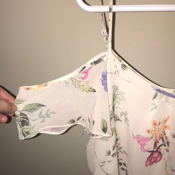 Floral printed blouse! - Picture 2 of 2